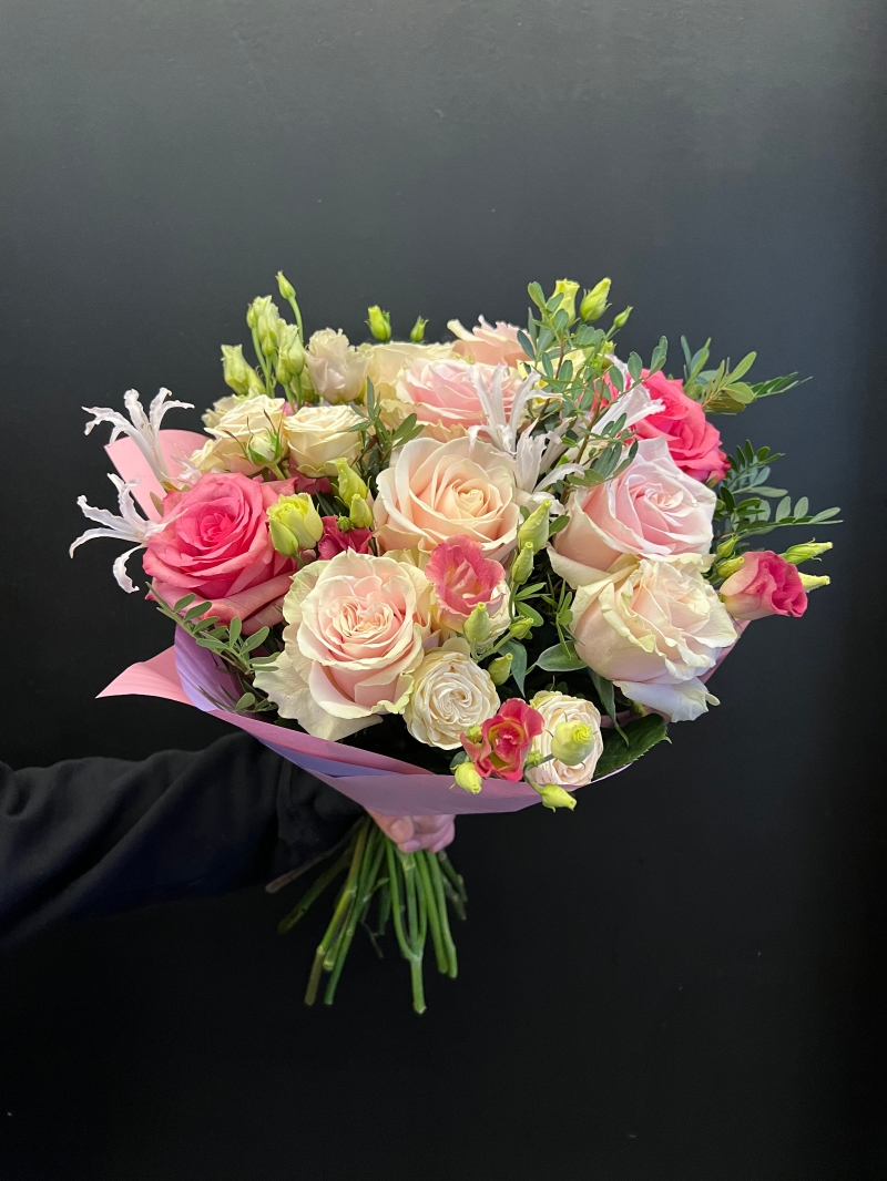Roses glow